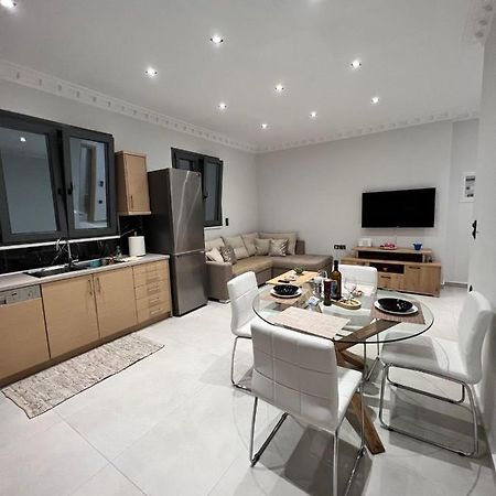 Kontis' Furnished Apartment Лоутраки Экстерьер фото