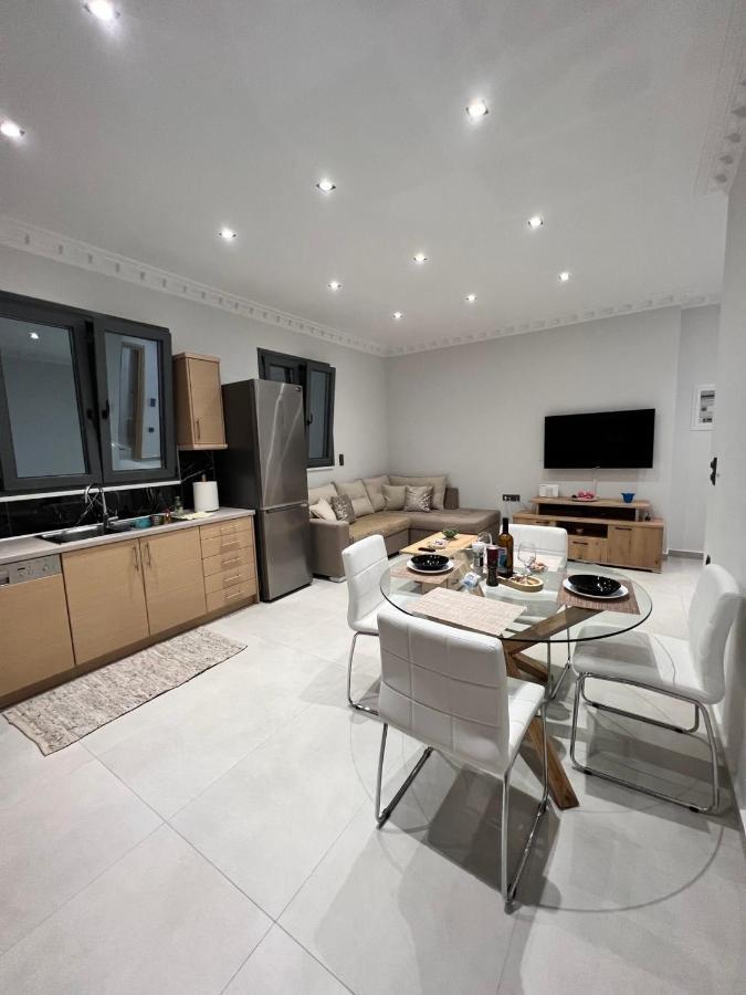 Kontis' Furnished Apartment Лоутраки Экстерьер фото