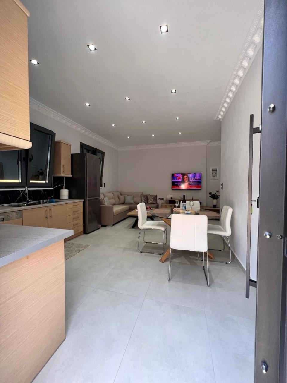 Kontis' Furnished Apartment Лоутраки Экстерьер фото
