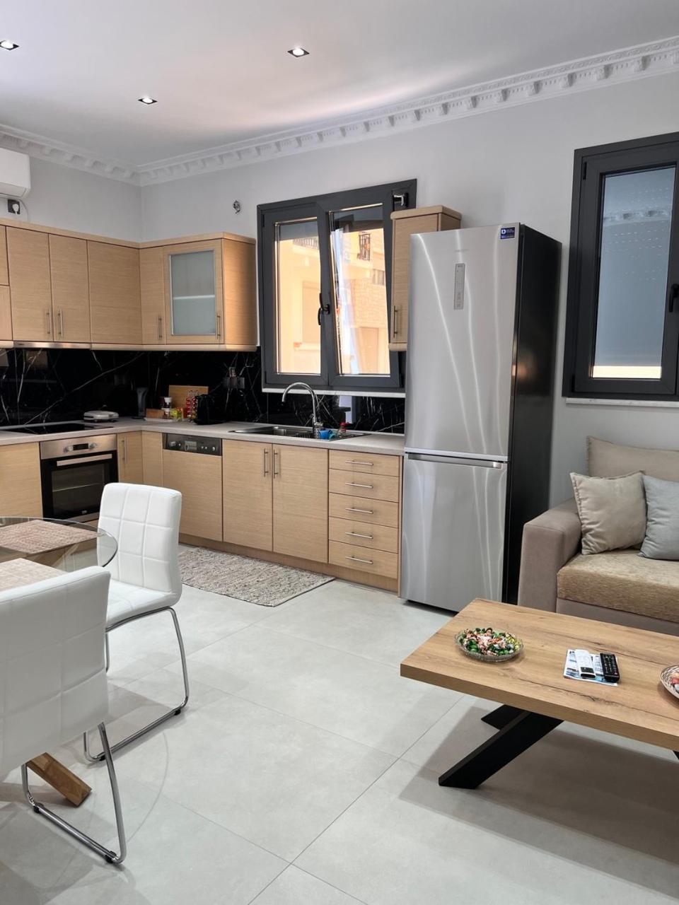Kontis' Furnished Apartment Лоутраки Экстерьер фото