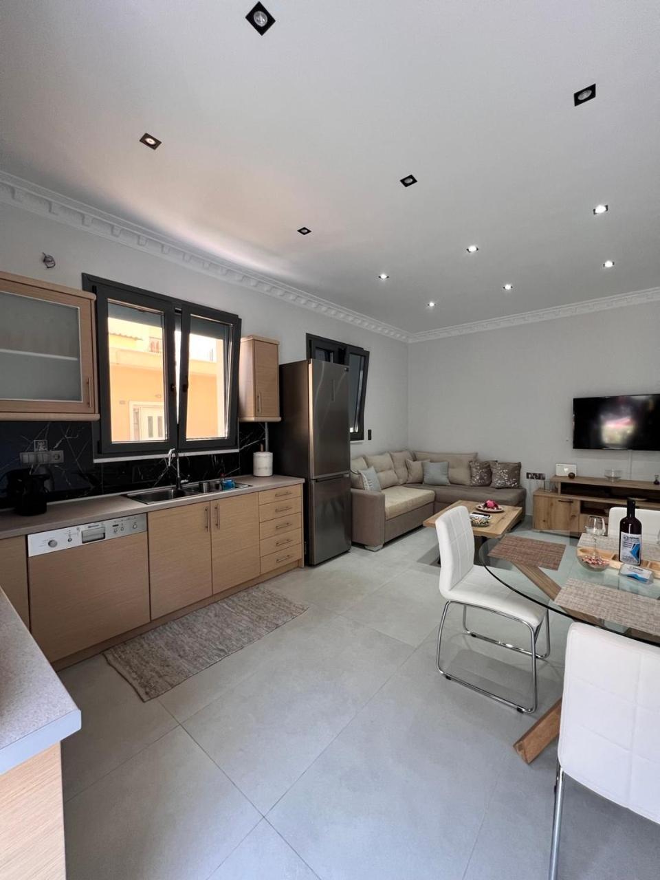 Kontis' Furnished Apartment Лоутраки Экстерьер фото